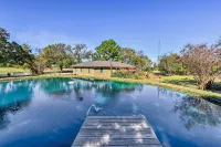 Pottsboro Home on 2 Acres w/ Hot Tub, Near Marina! - Wifi