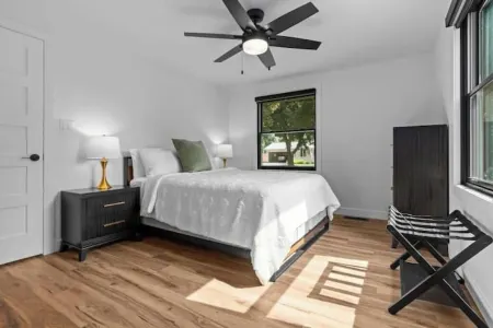 Pack 'Em Inn - Ultimate Titletown Comfort Отели в г. Ашваюбенон