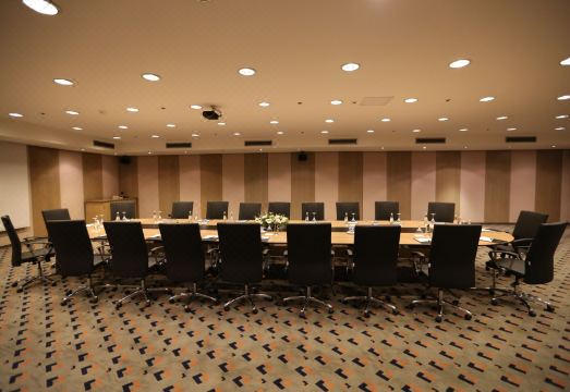 4. 칼욘 호텔 이스..