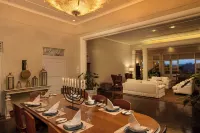 Castle Hill Bungalow by Seven Angels