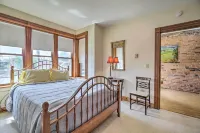 Historic Apartment - Half Mi to Lake Champlain! Hotel dekat The Strand Center for the Arts
