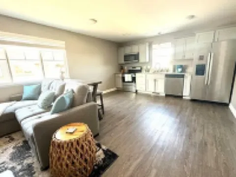 "Lil' Castle Pines" - Cozy 1-bedroom loft in quiet neighborhood!