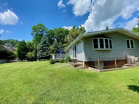 Does your dog need a vacation? We are people and pet friendly! Отели в г. Комо