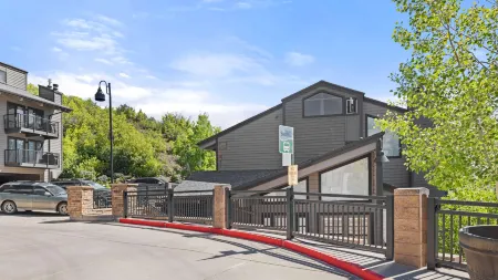 Modern Kitchen and Scenic Balconies - Charming Rustic Retreat
