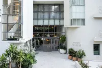 Master Mazeh Hotel dekat Rabin Square