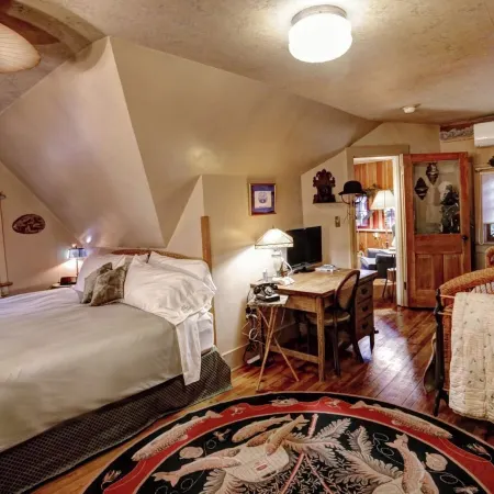 The Queen, A Victorian Bed & Breakfast