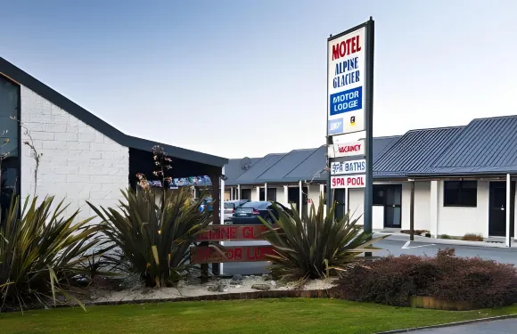 高山冰川汽車旅館