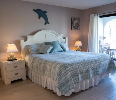 Quiet-Relaxing-Modern-Sleeps 8-Walk to the Beach!!