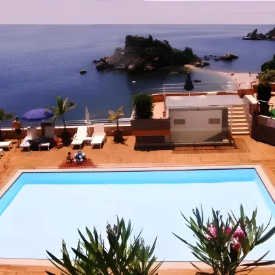 Taormina Panoramic Hotel Hôtels à proximité de : Plage d’Isola Bella