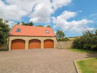 Heron Nest Hotels in Burniston