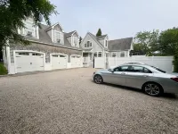 Coastal Cottage with Stunning Outdoor Shower - Spacious and Comfortable Retreat