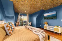 Huge Valley Views . Hgtv Design . Hot Tub . Theater . Sauna . Rec Room . Arcades