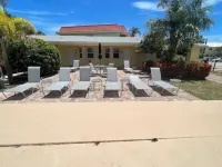 Lovely 1 Bedroom Steps from the Beach