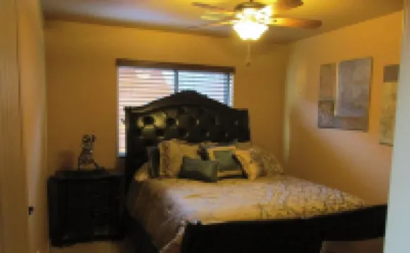 Lakehouse...Beautifully appointed on Rainbow Lake in White Mountains of Arizona