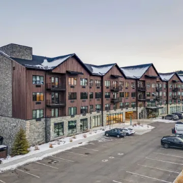 Jordanelle Sunrise Modern Condo, Gondola Access, Year-round Outdoor Fun