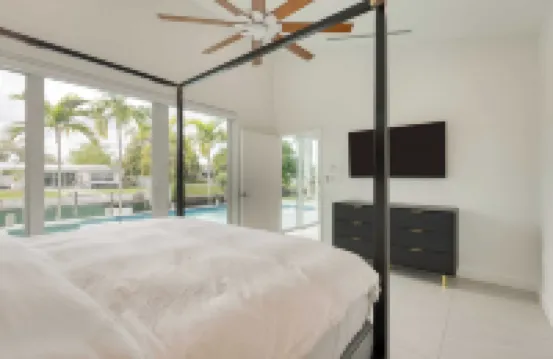 Luxury Waterfront Home w/ Pool, Hot Tub & Dock Near Las Olas Gulfstream