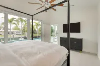 Luxury Waterfront Home w/ Pool, Hot Tub & Dock Near Las Olas Gulfstream