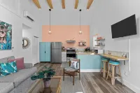 Golden Girls Cottage in Historic Mansion District