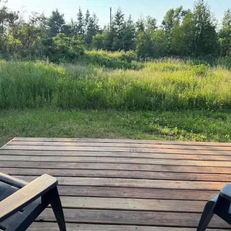 Beautiful modern 2 bedroom apartment, near trails, with big parking lot