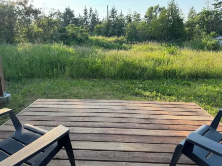 Beautiful modern 2 bedroom apartment, near trails, with big parking lot Отели в г. Или