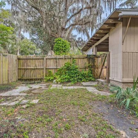 Chic Ocala Home w/ Yard ~ 1 Mi to Dtwn Square