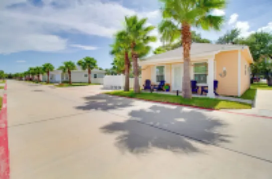 ~ 4 ไมล์ ถึง ร็อคพอร์ต บีช พาร์ค: บ้านพร้อมสิทธิพิเศษรีสอร์ต โรงแรมในร็อคพอร์ต