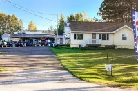 Cozy Getaway 5 Miles to Duluth and Lake Superior! Hotel di Hermantown