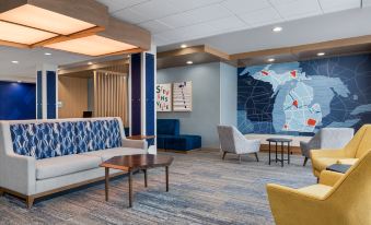 Holiday Inn Express & Suites STEVENSVILLE – BENTON HARBOR