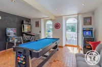 Villa ALL COMFORT, PRIVATE SWIMMING POOL, jacuzzi, not overlooked, 4000 hectares