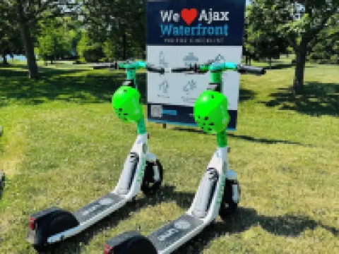 Lake Breeze Apartment, EV Charging & Free Parking Hotels in Ajax