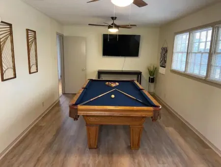 Stylish & Cozy Midtown Home away from Home Отели в г. Мобил