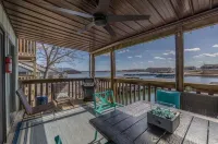 Indoor/outdoor pool, hot tub and boat slip! NO STAIRS Hotel a Village of Four Seasons