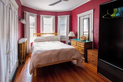 Peaceful 3BR w Porches Wi-Fi Near Hospitals