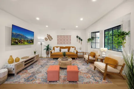 Charming Treehouse Retreat in Sierra Madre