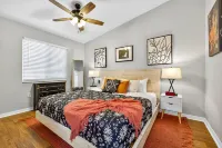 Trailside Fun, .0.5 miles from the Pinellas Bike Heated Pool,Summer Ready!