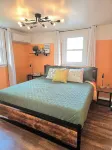 King Bed! Walk Downtown + Close to National Forest + Brevard Music Center