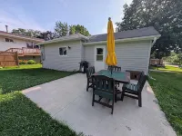 Cozy Oak Street Cottage