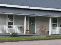 East Madison Escape. Hotels in Pulaski