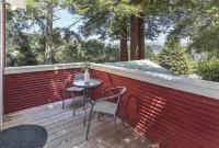 Lloyd's Lookout - Spacious 3 Bed Retreat with Stunning Bay Views