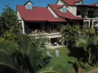 Eden Island Apartment, beach at 90 meters, garden, golfcar, Kayaks