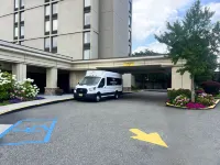 Crowne Plaza NEWARK AIRPORT by IHG - Parking