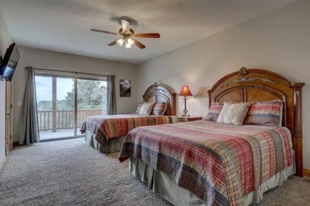 Zion Ponderosa Home. Hike into Zion National Park Отели рядом с достопримечательностью «Checkerboard Mesa»