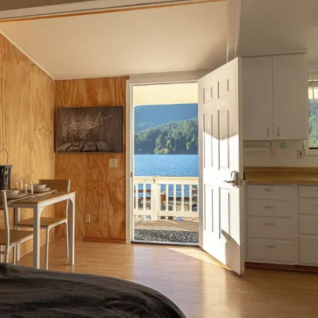 Eagle's Landing • Hot Tub & Panoramic Lake Views
