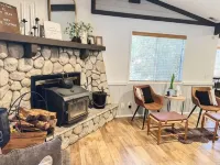 NEW Cozy Nat'l Park Inspired 4-Bedroom Cottage w/Hot Tub