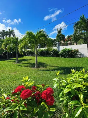 Luxe 7-bedroom villa - WiFi, AC in phenomenal St. Mary Parish min from Ocho Rios