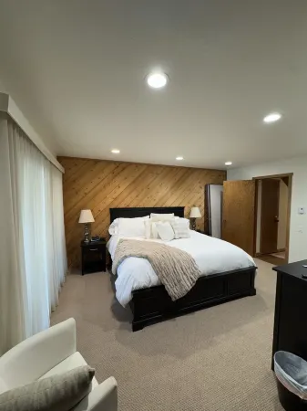 2 bedroom with loft condo in peaceful Sun Valley with 1G WiFi