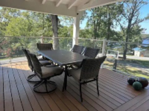 Lake of Egypt Hill Top Retreat - Sleeps 8