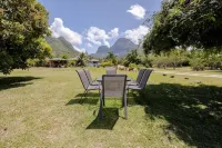 Fare Miro - Accès Plage Sable Blanc Privée Hotels in Afareaitu