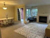 Gorgeous HUGE Lakefront 2 bedroom Apartment!!!!