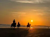 2 bed/2 bath condo- walk to Playa Bejuco- 10am check-in Hotel di Esterillos Oeste